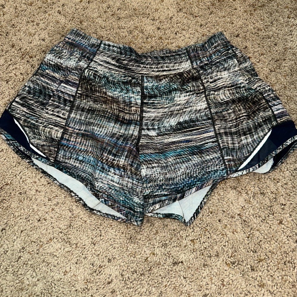 lululemon Hotty Hot Low Rise Lined Shorts 4”